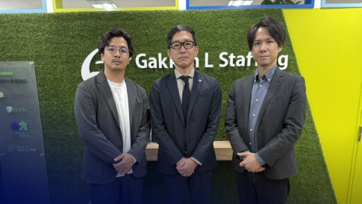 フリースクール事業社との集合写真